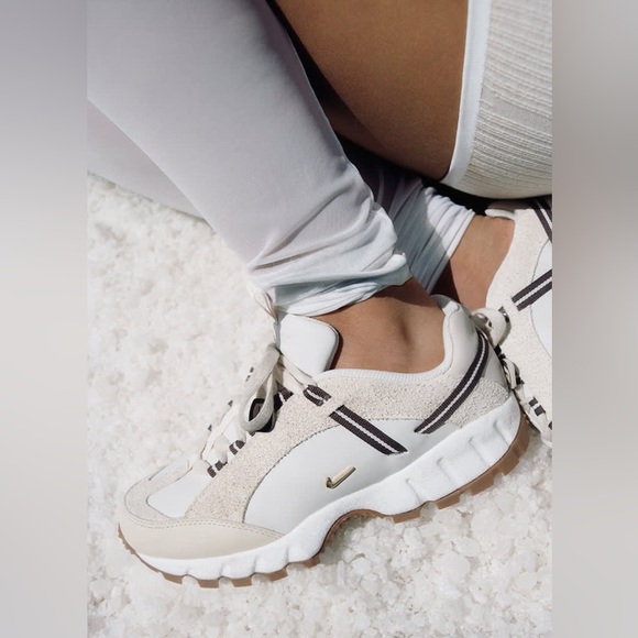 Air Humara x Jacquemus | Light Bone and Gold | NEW!!!🤎👟🤎👟 - Picture 12 of 15